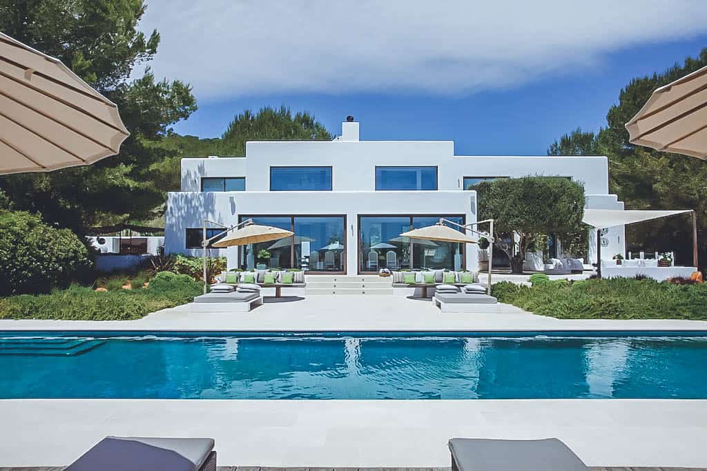 Villa Rental Ibiza - 6 bedrooms - Villa Alice - Balearic Bliss - pool side